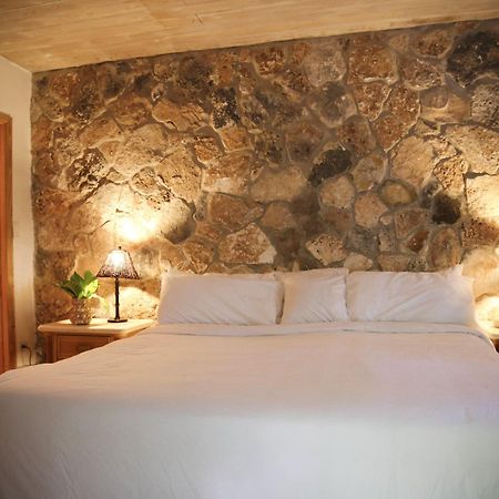 Tingum Village Hotel Dunmore Town Bagian luar foto