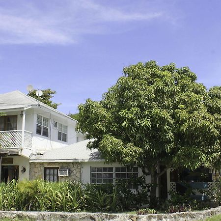 Tingum Village Hotel Dunmore Town Bagian luar foto