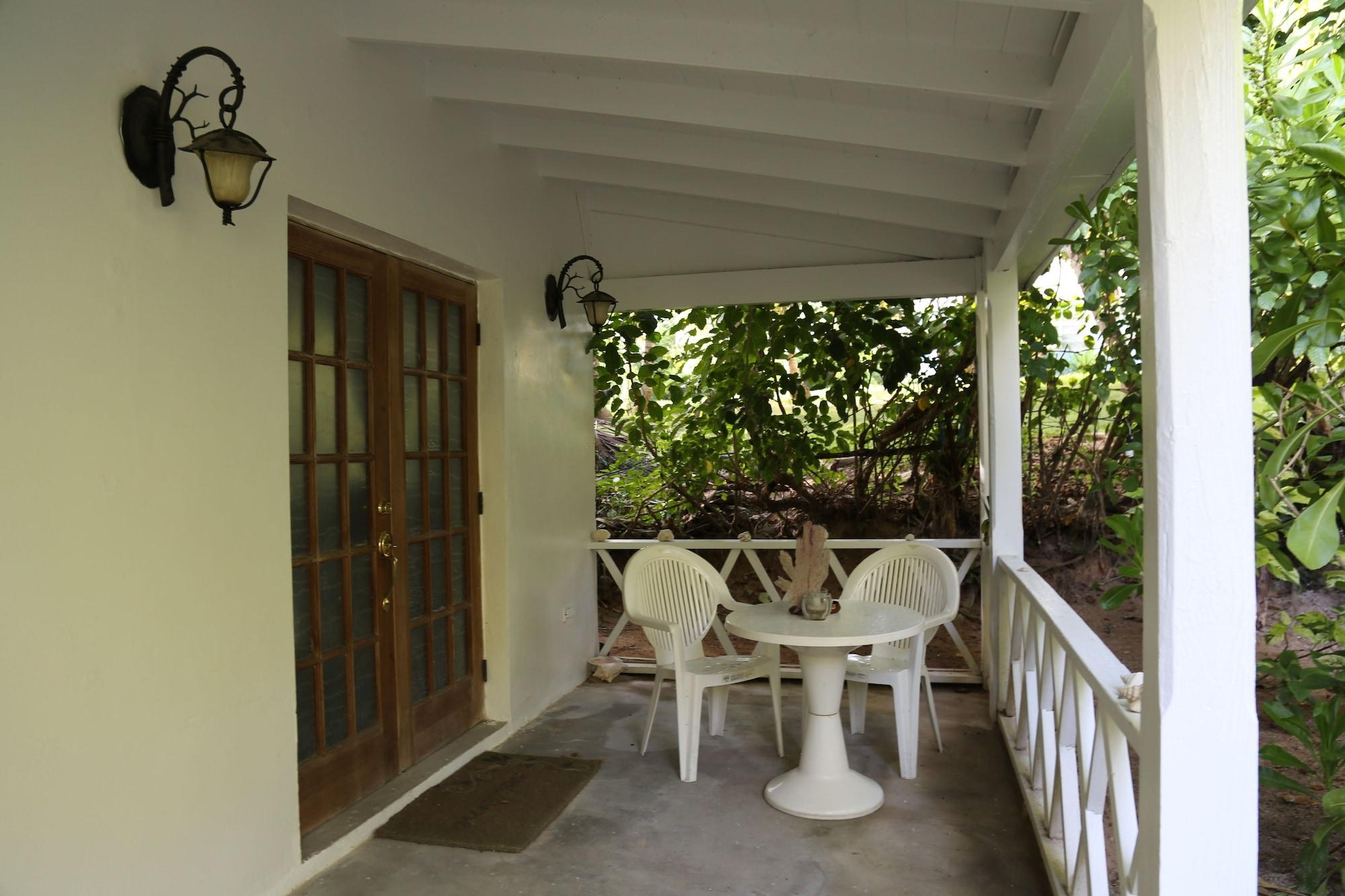 Tingum Village Hotel Dunmore Town Bagian luar foto
