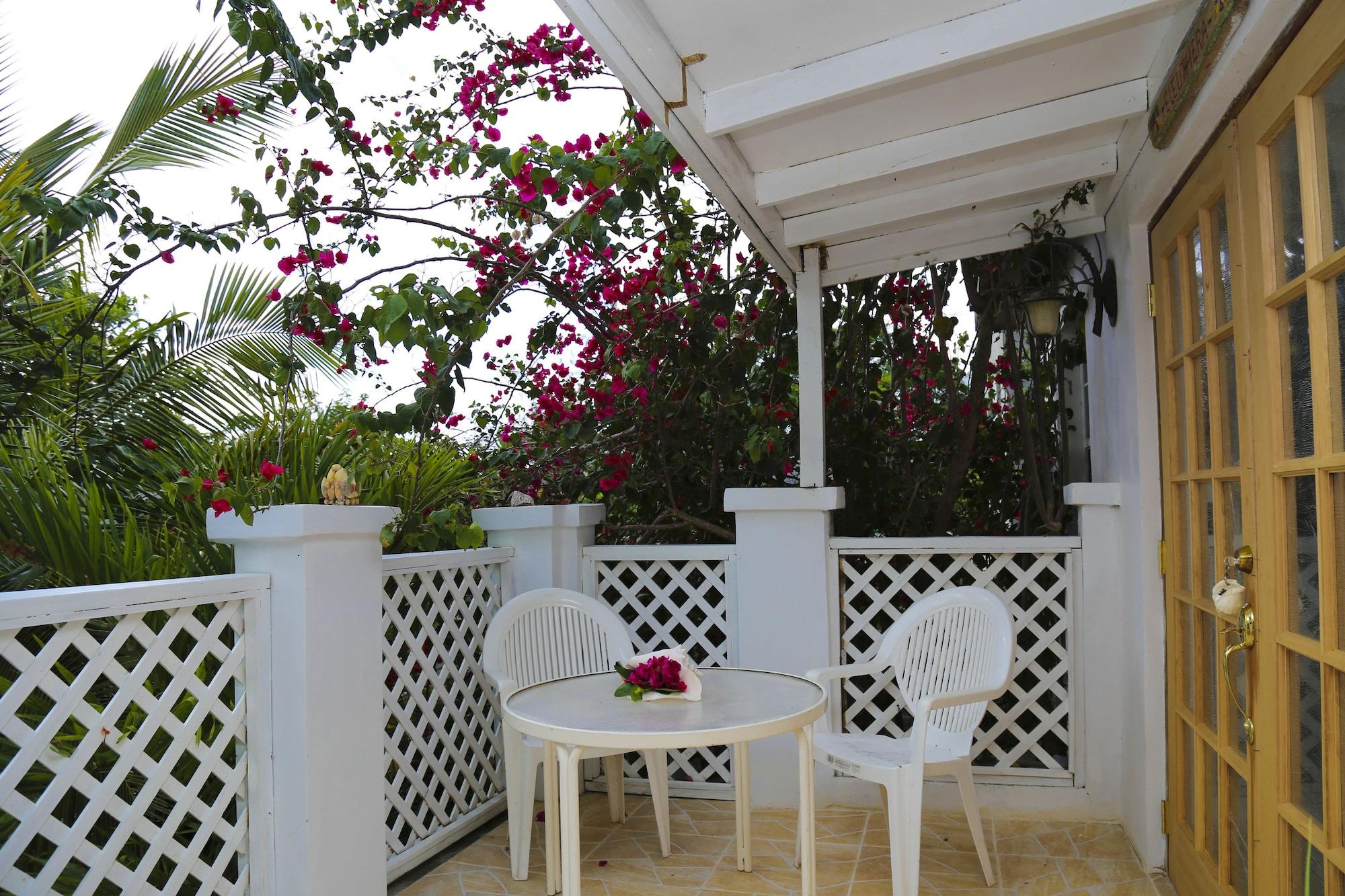 Tingum Village Hotel Dunmore Town Bagian luar foto