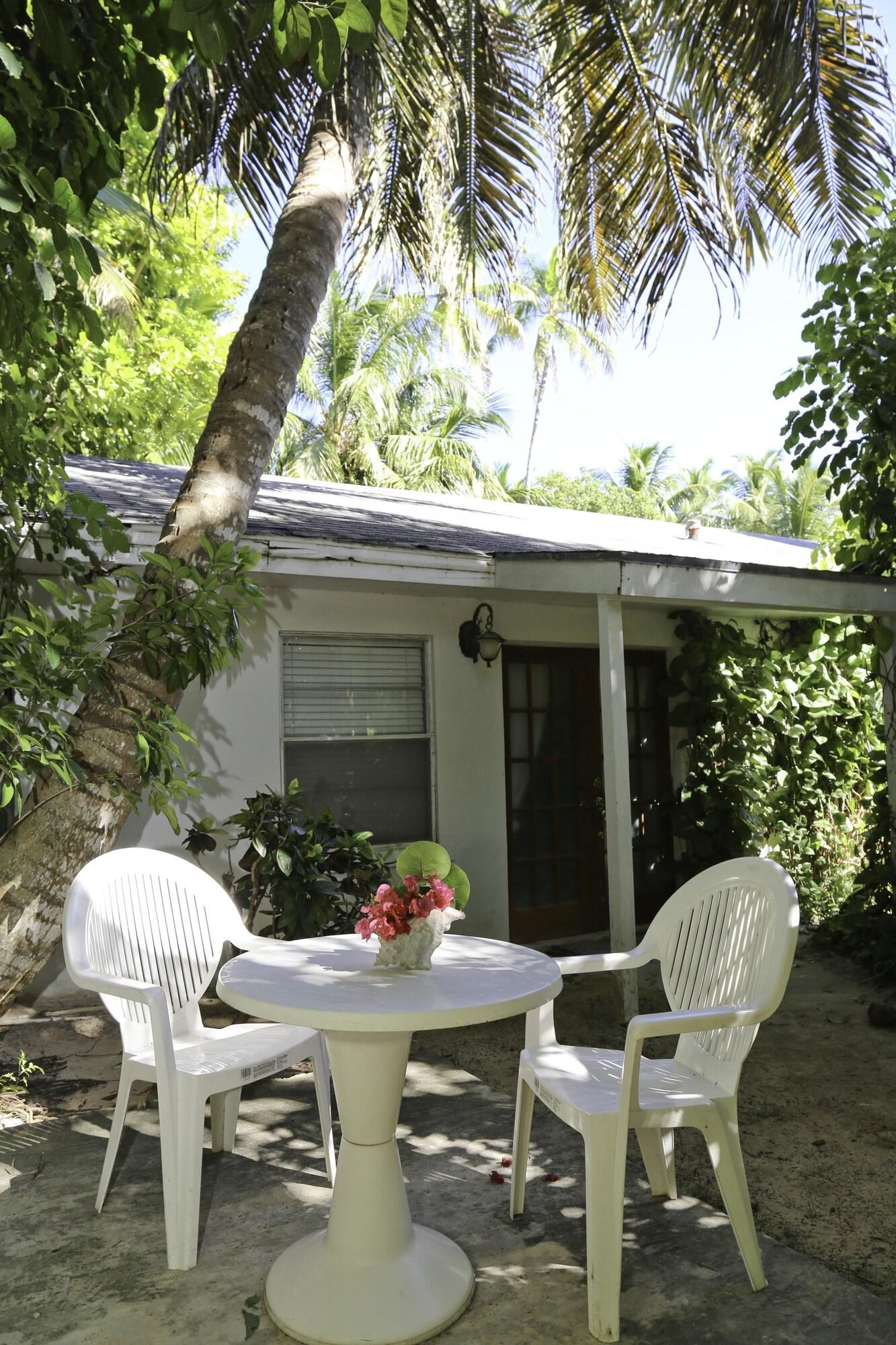 Tingum Village Hotel Dunmore Town Bagian luar foto