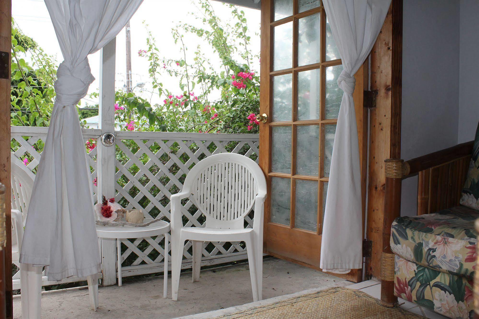 Tingum Village Hotel Dunmore Town Bagian luar foto