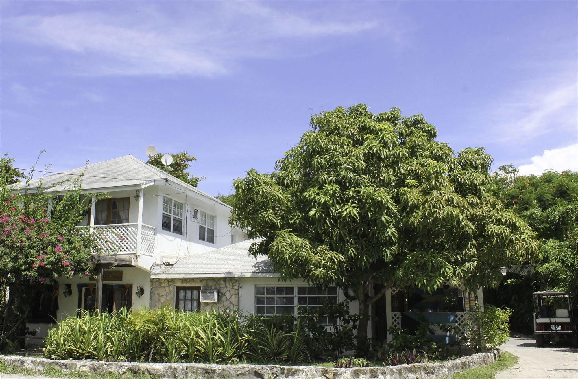 Tingum Village Hotel Dunmore Town Bagian luar foto