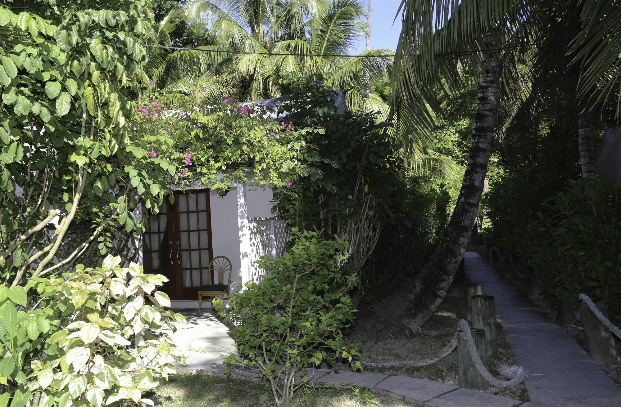 Tingum Village Hotel Dunmore Town Bagian luar foto